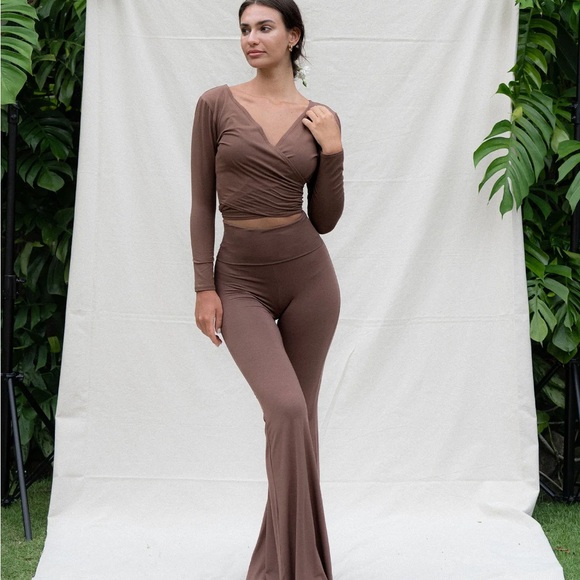 Indigo Luna chocolate set- size small tall Agni flares and size small boxy crop - Picture 4 of 9